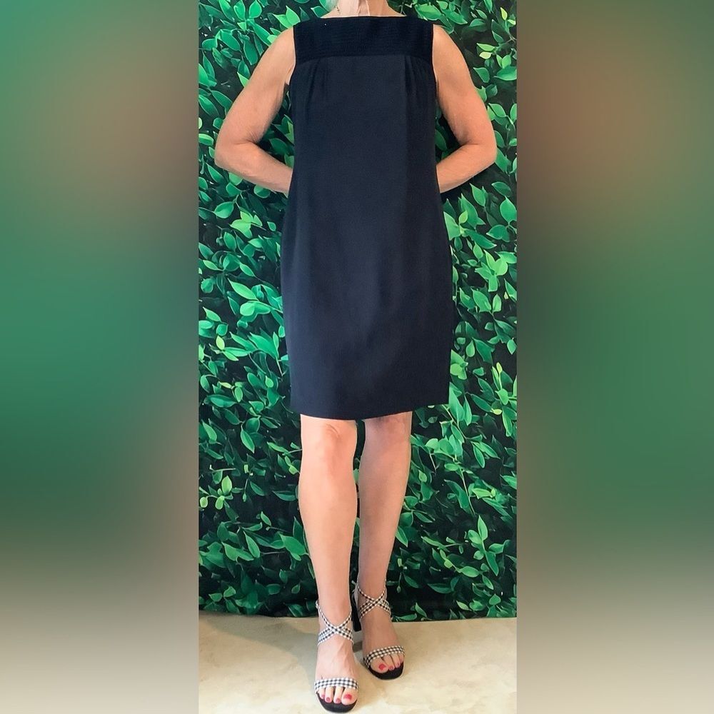 🖤 Taylor Black Sleeveless Dress – Smocked Bodice, Empire Waist – Size 6